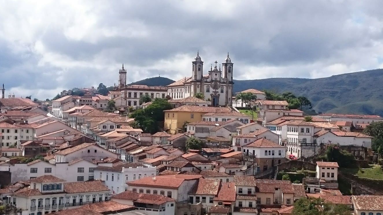 Fotografia colorida da Igreja Nossa Senhora do Carmo em Ouro Preto.