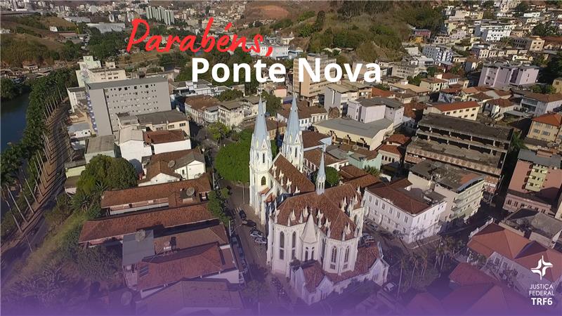 Texto: Parabéns Ponte Nova pelo seu aniversário de 158 anos. Foto colorida da cidade de Ponte nova vista de cima